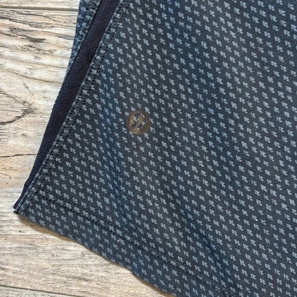 Lululemon Men's Black Gray Geometric Print Drawstring Pull On Shorts Size Medium - Picture 7 of 7